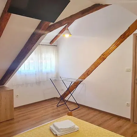 Attic Near Centre דירה *