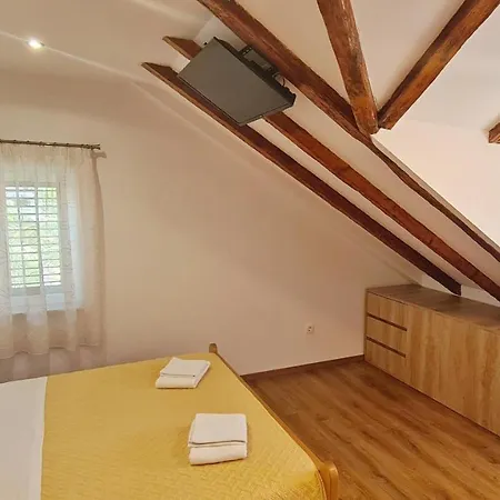 Lejlighed Attic Near Centre