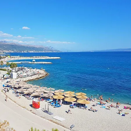 Attic Near Centre Apartman *